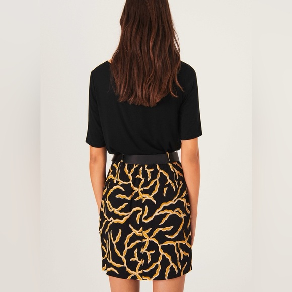 Gorgeous ba&sh mini skirt; professional and stylish - Picture 2 of 4